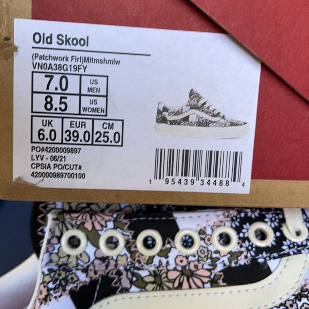 Vans Women’s Old Skool Patchwork Floral Sneakers - Picture 16 of 16